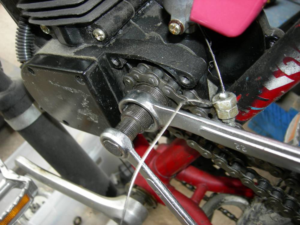 Pair of wrenches using SMT